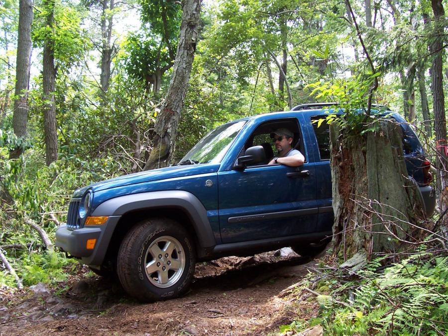  Jeep Liberty 2002 года  (фото 1 из 72)